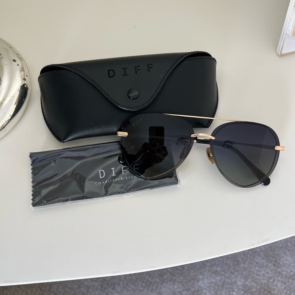 Diff Eyewear Black and Gold Sunglasses